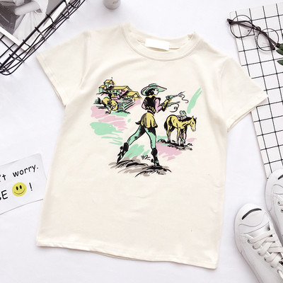 Casual κορυφές σε λευκό με διάφορες εικόνες