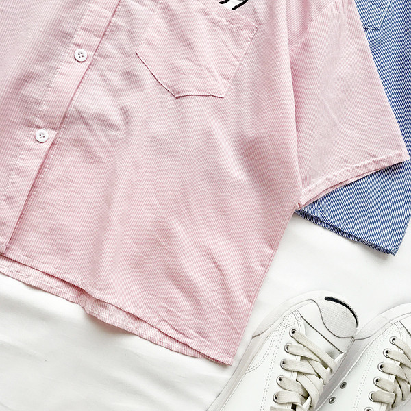 Γλυκό κυρίες κοντό μανίκι πουκάμισο με ρίγες εικόνα