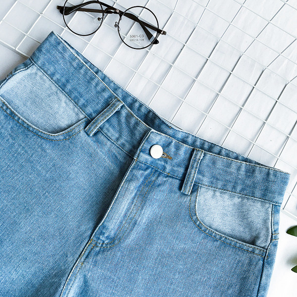 Κομψό κυρίες σύντομο παντελόνι τζιν σε μπλε χρώμα