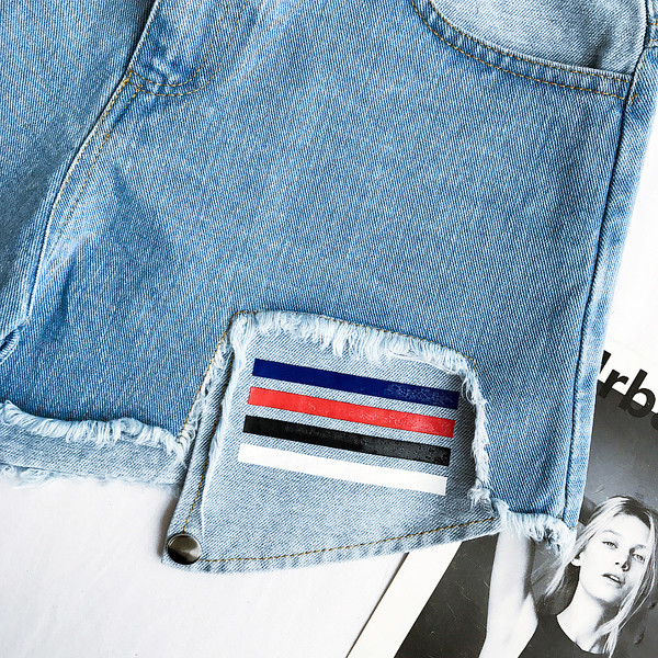 Κομψό κυρίες σύντομο παντελόνι τζιν σε μπλε χρώμα