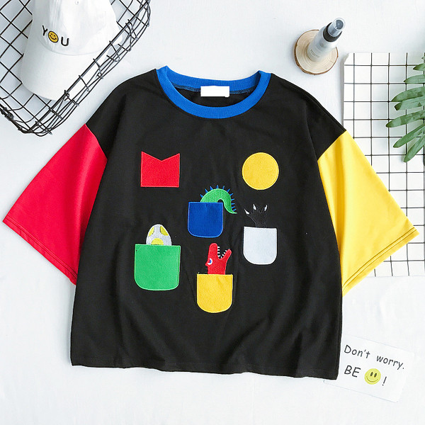 Αθλητικά κυρίες T-shirt σε μαύρο και λευκό με χρωματιστές μανίκια