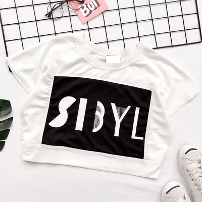 Σύντομη κυρίες μπλούζα σε μαύρο και άσπρο με την επιγραφή