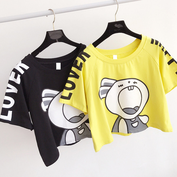 Σύντομη κυρίες φρέσκα μπλούζα σε κίτρινο, μαύρο και άσπρο εικόνας