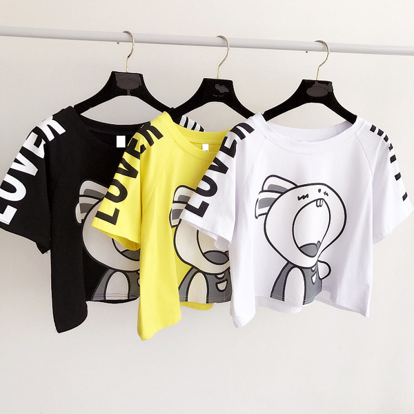 Σύντομη κυρίες φρέσκα μπλούζα σε κίτρινο, μαύρο και άσπρο εικόνας