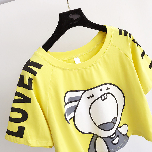 Σύντομη κυρίες φρέσκα μπλούζα σε κίτρινο, μαύρο και άσπρο εικόνας