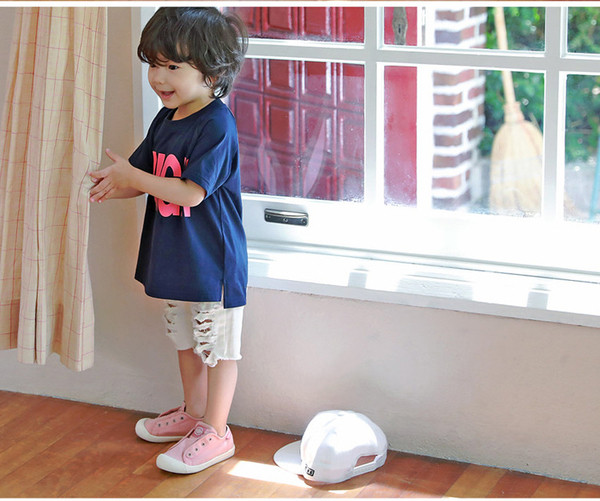 Casual παιδική μπλούζα για παιδιά με ένα κινούμενο σχέδιο σε σκούρο μπλε χρώμα