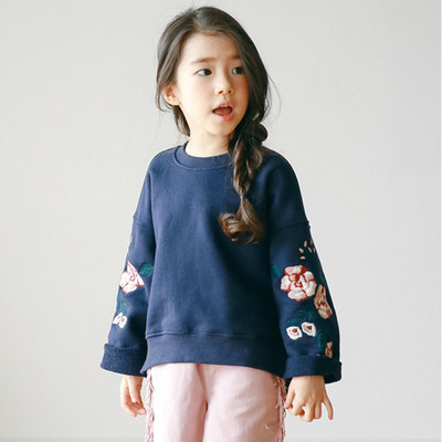 Стилна детска блуза за момичета в различни цветове с бродерия на ръкавите