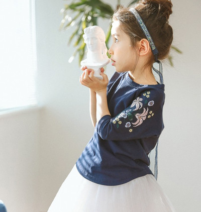 Стилна детска блуза за момичета в различни цветове с бродерия на ръкавите