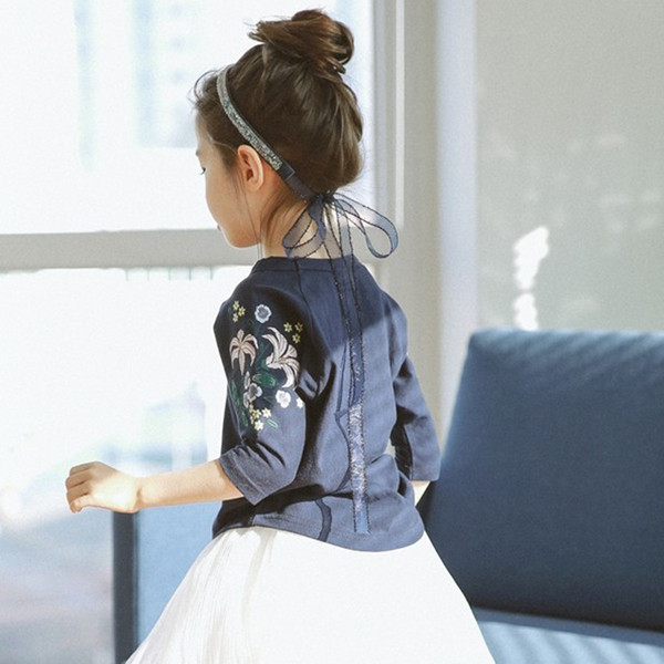 Стилна детска блуза за момичета в различни цветове с бродерия на ръкавите