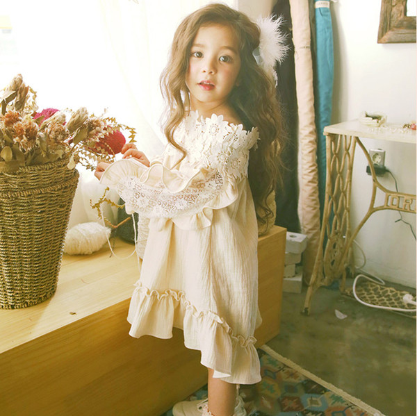 Διαφανείς παιδιά ντύνονται για τα κορίτσια διακοσμημένο με λουλούδια σε ροζ και κίτρινο