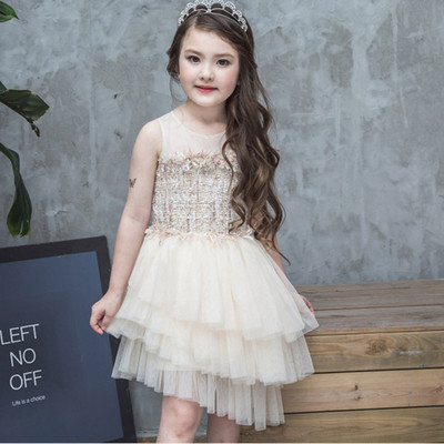 Κομψή παιδιά ντύνονται για τα κορίτσια είδος πριγκίπισσα