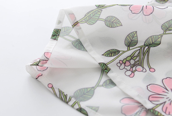 Летен детски потник за момичета в бял цвят с флорален мотив