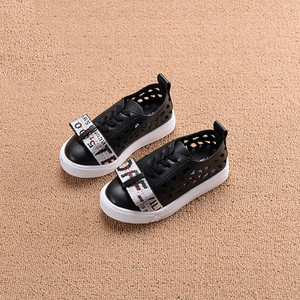 Όμορφα παιδικά πάνινα παπούτσια για κορίτσια - λευκά και μαύρα