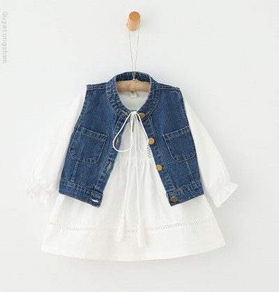 Παιδικό σετ για κορίτσια - φόρεμα σε λευκό και τζιν γιλέκο