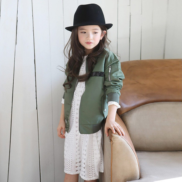 Κομψή δαντέλα φόρεμα για κορίτσια με μακριά μανίκια σε μαύρο και άσπρο