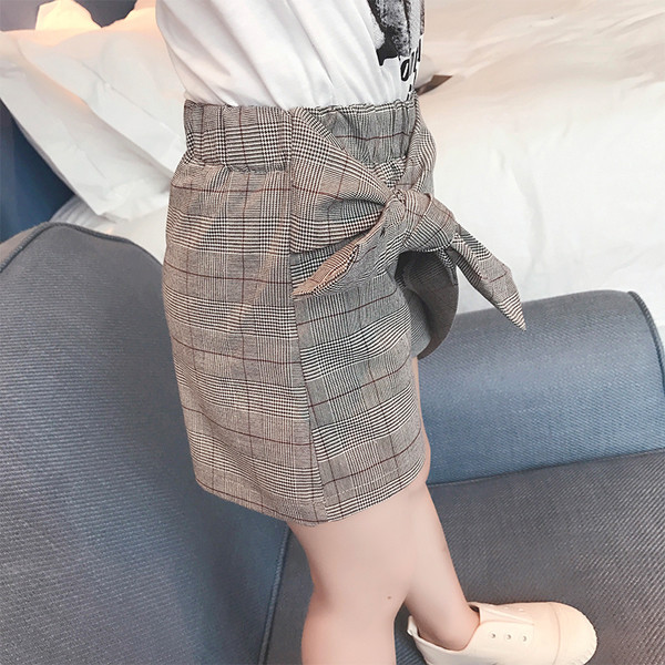 Интересен модел детски къси панталони за момичета тип пола на каре в кафяв цвят