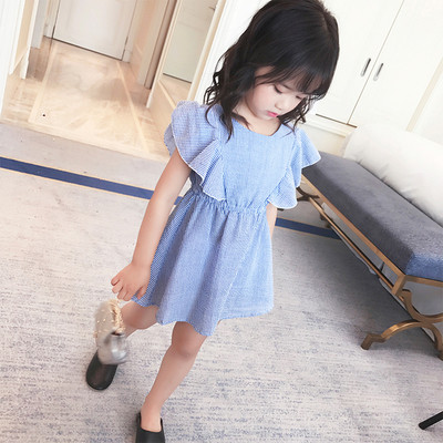 Τα παιδιά χαριτωμένο φόρεμα για κορίτσια σε ένα ευρύ σχέδιο ρίγες