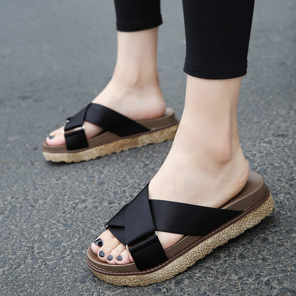 Красиви и модерни дамски чехли с кръстосани каишки и удобна подметка