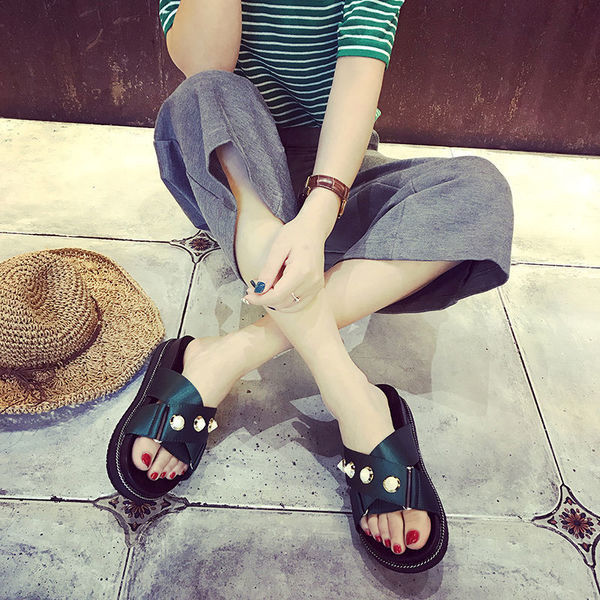 Стилни дамски чехли с декорация в зелен и черен цвят