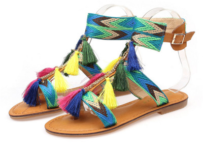 Много свежи дамски сандалки с интересни шарени пискюлчета