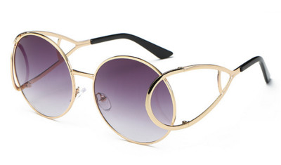 Много стилни дамски слънчеви очила с интересна форма на рамката