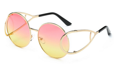 Много стилни дамски слънчеви очила с интересна форма на рамката