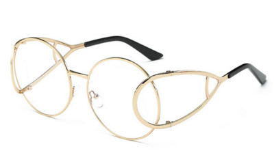 Много стилни дамски слънчеви очила с интересна форма на рамката