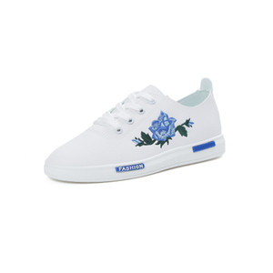 Дамски ежедневни кецове с интересна бродерия на розички -3 модела