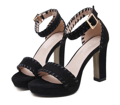 Много стилни дамски сандали на висок ток с велурена горна повърхност