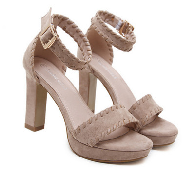 Много стилни дамски сандали на висок ток с велурена горна повърхност