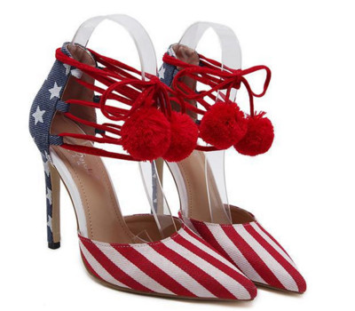 Дамски обувки на висок ток в цветовете на Американското знаме и интересни връзки около глезена