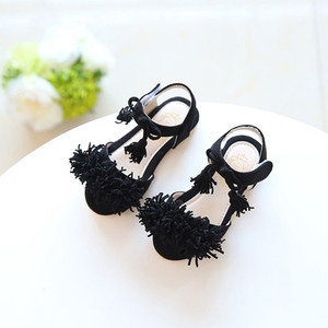 Стилни детски сандали за момичета в червен и черен цвят с ресни