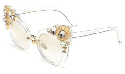 Много свежи дамски очила с интересни камъчета по рамката и в края на стъклото