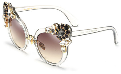 Много свежи дамски очила с интересни камъчета по рамката и в края на стъклото