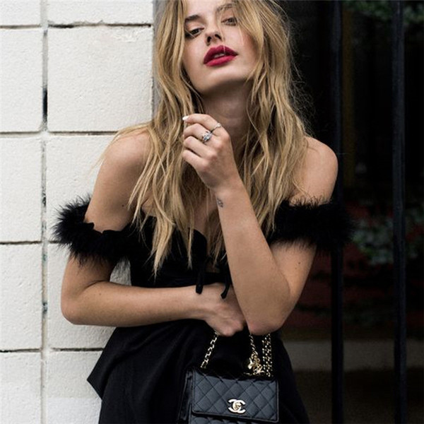 Много нежен дамски потник с изключителни презрамки с пух