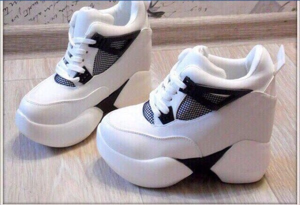 Екстравагантни дамски обувки с висока подметка подходящи за ежедевието