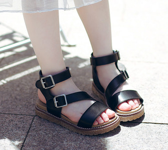 Удобни детски сандали в черен, бял и розов цвят