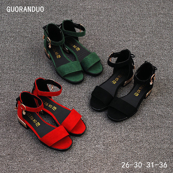 Много красиви детски сандали за момичета в зелен, червен и черен цвят