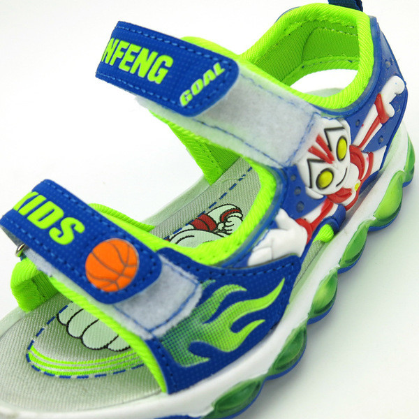 Сладки детски сандали за момчета с лепенки в черен и син цвят