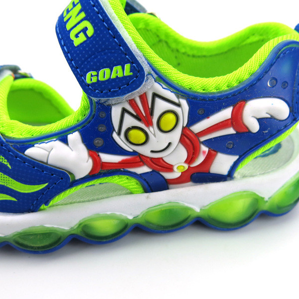 Сладки детски сандали за момчета с лепенки в черен и син цвят