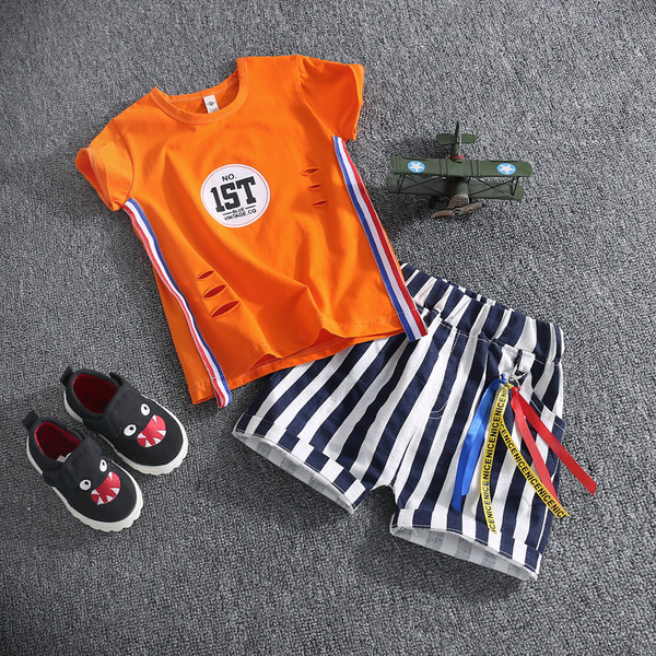 Стилен детски комплект за момчета - тениска + панталон в различни цветове