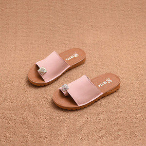 Красиви детски чехли през пръст за момичета с декорация в черен, розов и бял цвят