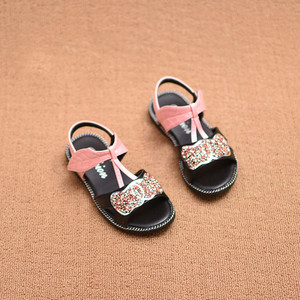 Интересен модел детски сандали за момичета с лъскава декорация