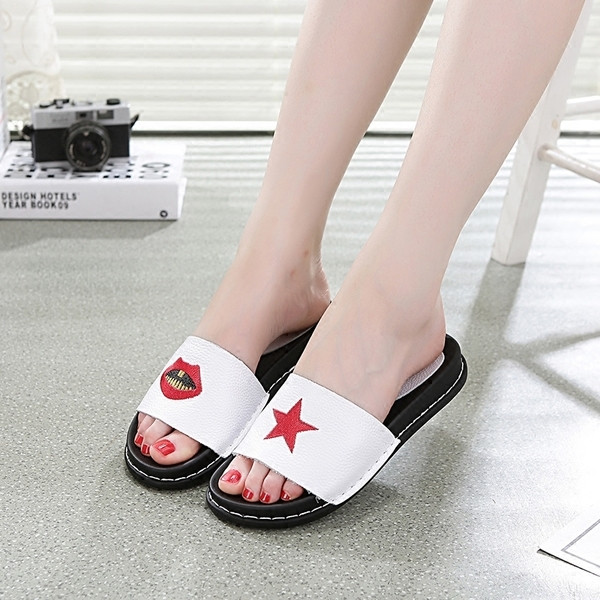 Модерни гумени дамски чехли с картинки