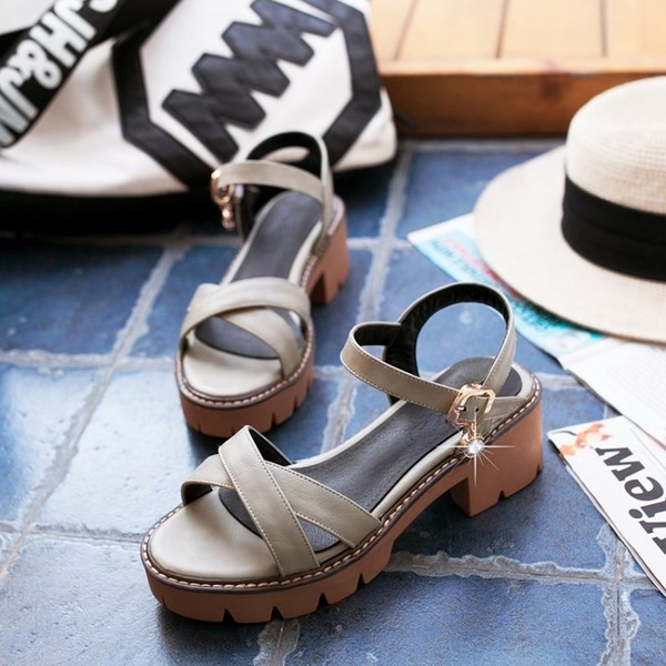 Бохемски сандали за дамите с лек ток - много удобни, с кръстосани каишки