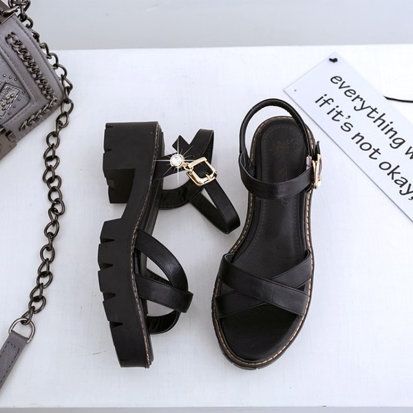 Бохемски сандали за дамите с лек ток - много удобни, с кръстосани каишки