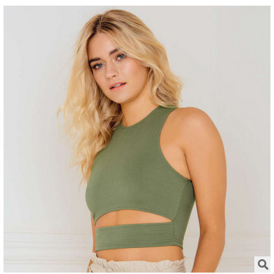 Стилен дамски топ с изрязана част 