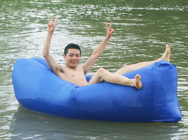 Надуваем диван за къмпинг в различни разцветки - много удобен