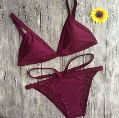 Дамски костюм от две части - силно изрязан