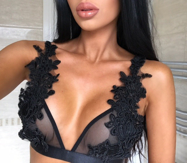 Интимно дамско бельо с декорация бродерия 